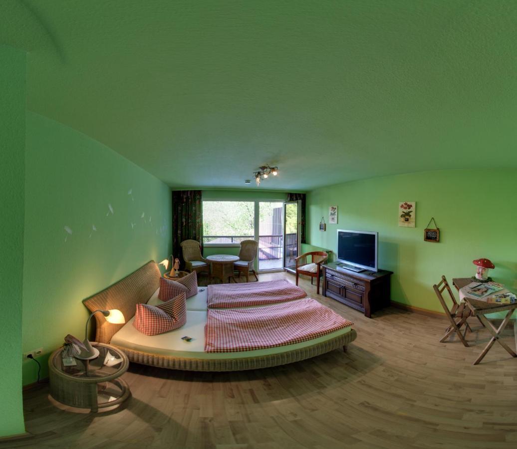 באדן-באדן Hotel Merkurwald - Restaurant Wolpertinger מראה חיצוני תמונה