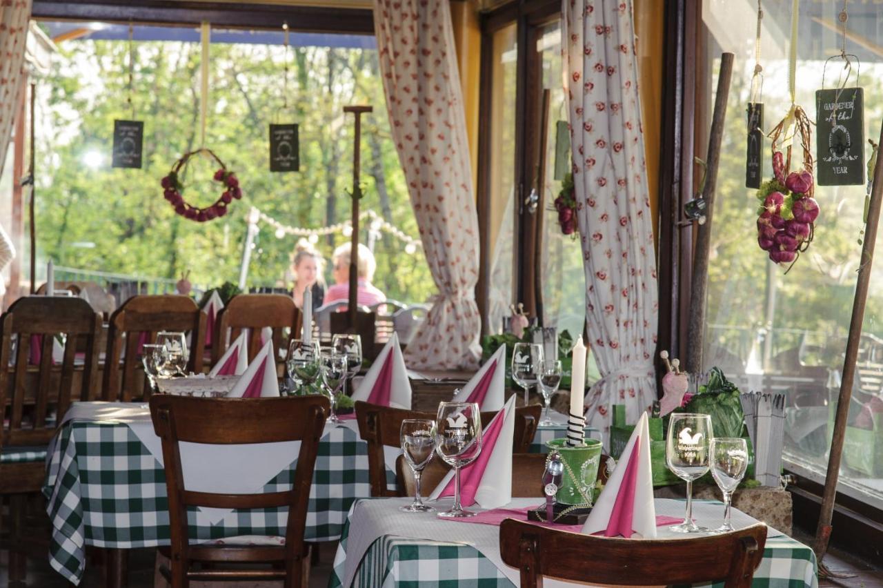 באדן-באדן Hotel Merkurwald - Restaurant Wolpertinger מראה חיצוני תמונה
